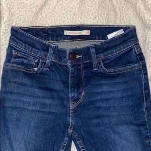 Size 26 Levi dark skinny jeans